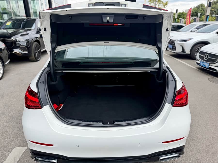Mercedes-Benz C-Class 2023 C 260 L Haoye Sports Edition - zdjęcie 17