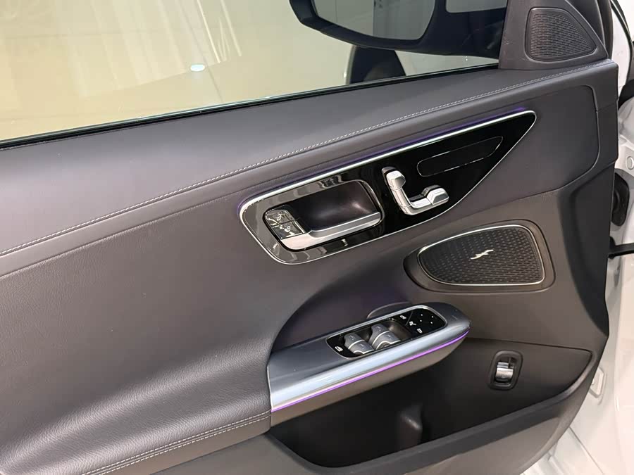 Mercedes-Benz C-Class 2023 C 260 L Sport Edition - zdjęcie 17