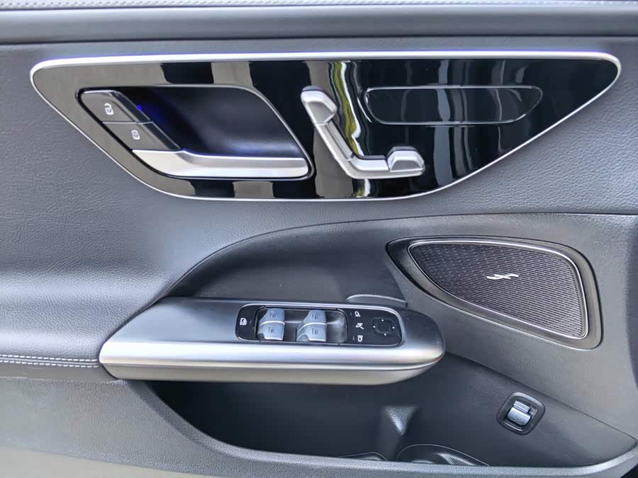 Mercedes-Benz C-Class 2023 C 260 L Sport Edition - zdjęcie 6