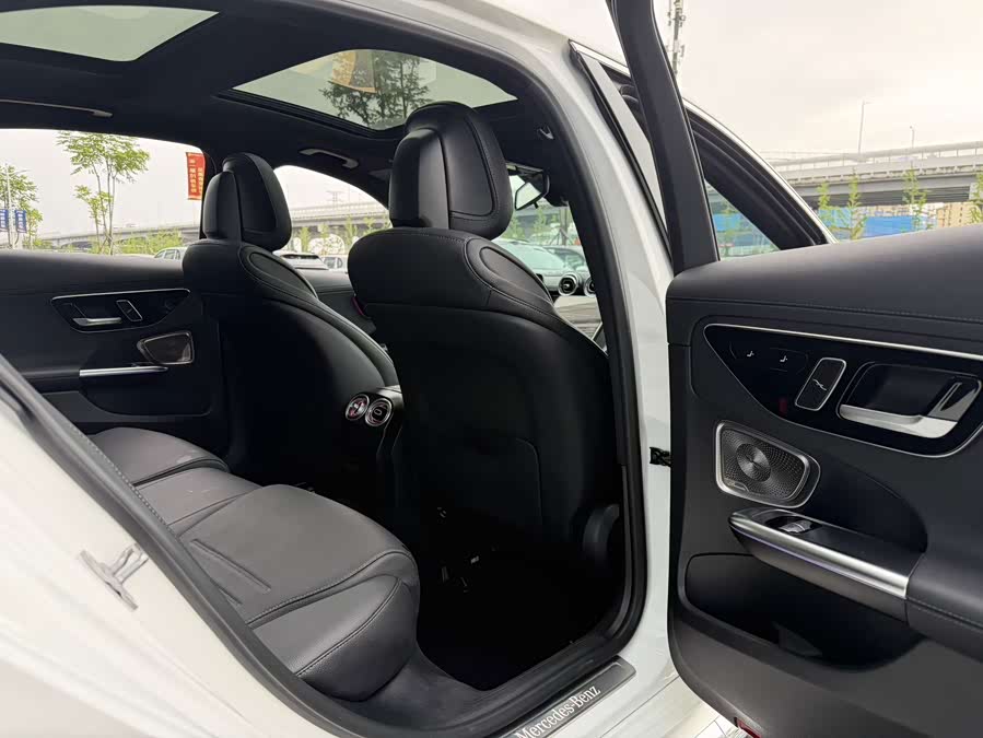 Mercedes-Benz C-Class 2024 C 260 L Sport - zdjęcie 14