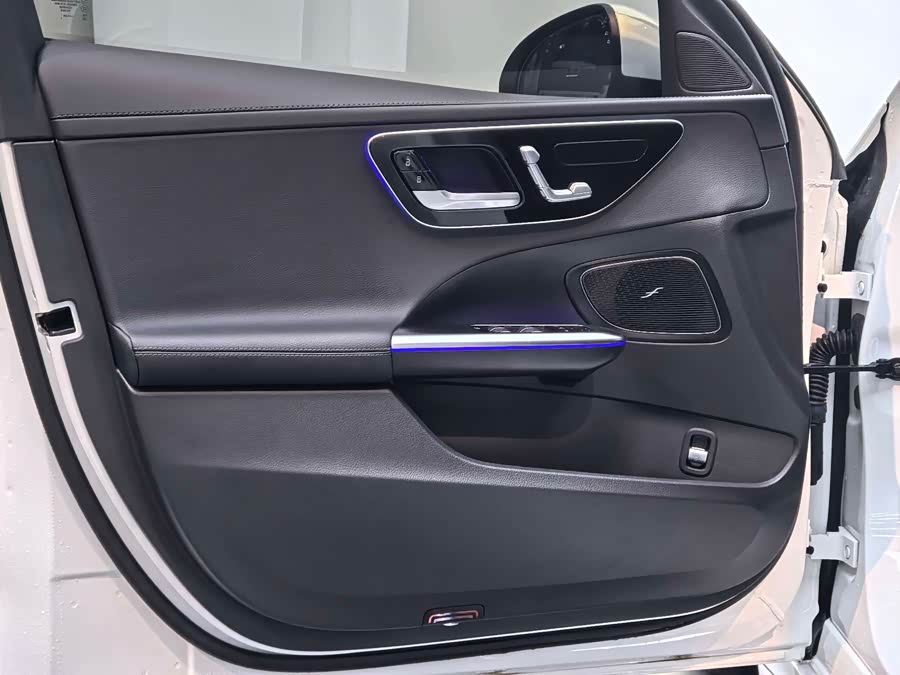Mercedes-Benz C-Class 2024 Facelift C 260 L Sport Edition - zdjęcie 9