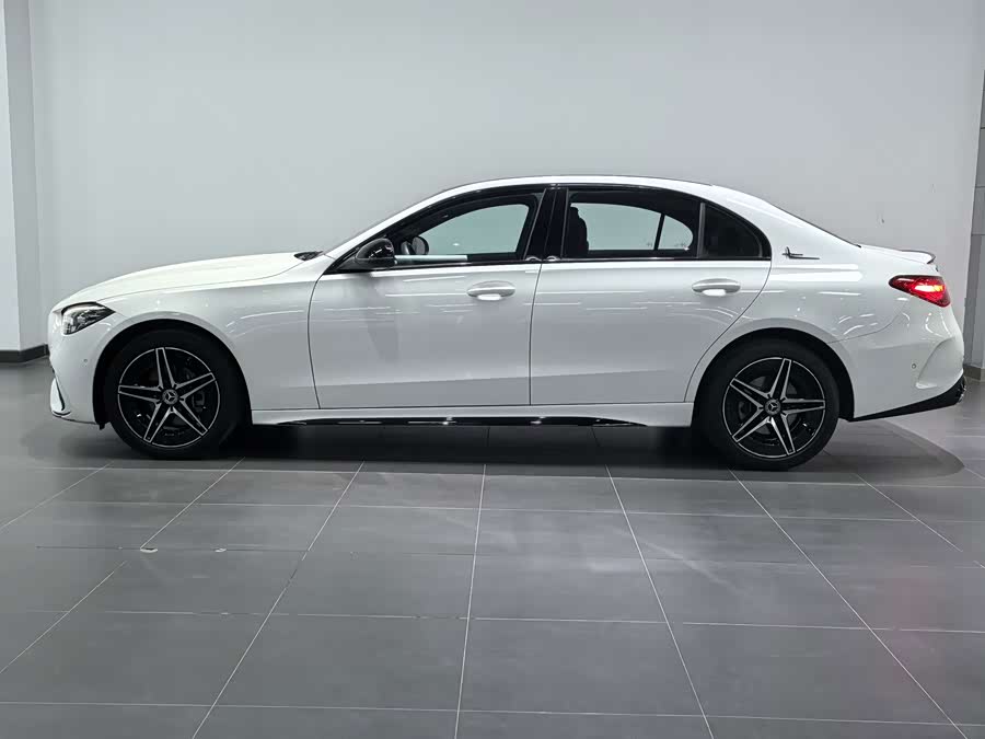 Mercedes-Benz C-Class 2025 C 260 L Night Sport - zdjęcie 15