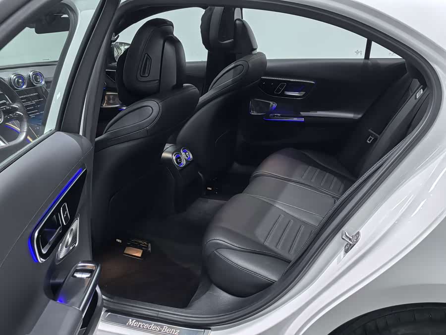 Mercedes-Benz C-Class 2025 C 260 L Night Sport - zdjęcie 16
