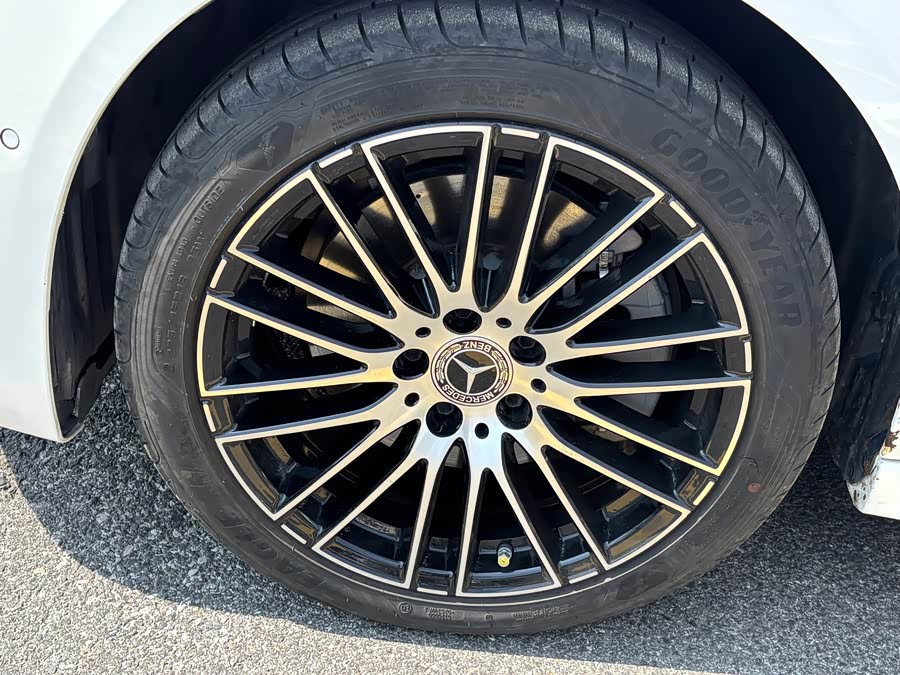 Mercedes-Benz C-Class 2025 C 260 L Sport Edition - zdjęcie 17