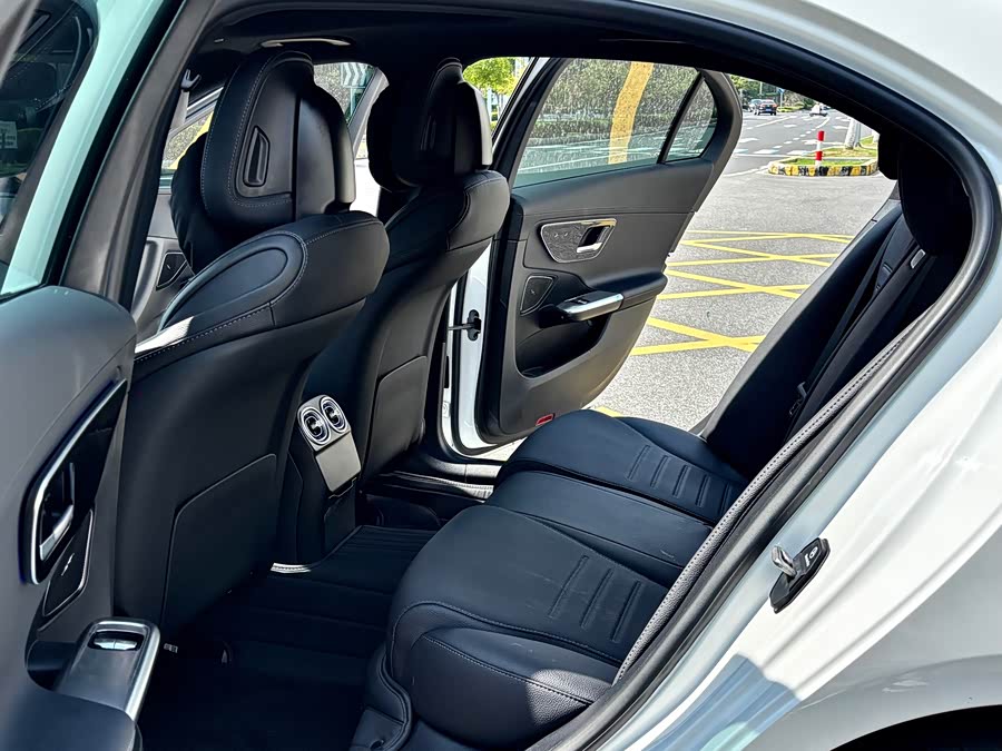 Mercedes-Benz C-Class 2025 C 260 L Sport Edition - zdjęcie 9