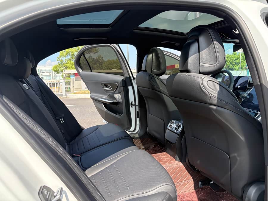 Mercedes-Benz C-Class 2026 C 260 L Sport Edition - zdjęcie 11