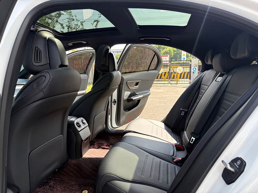 Mercedes-Benz C-Class 2026 C 260 L Sport Edition - zdjęcie 12