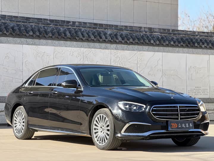 Mercedes-Benz E-Class 2023 E 300 L Fashion Edition - zdjęcie 13