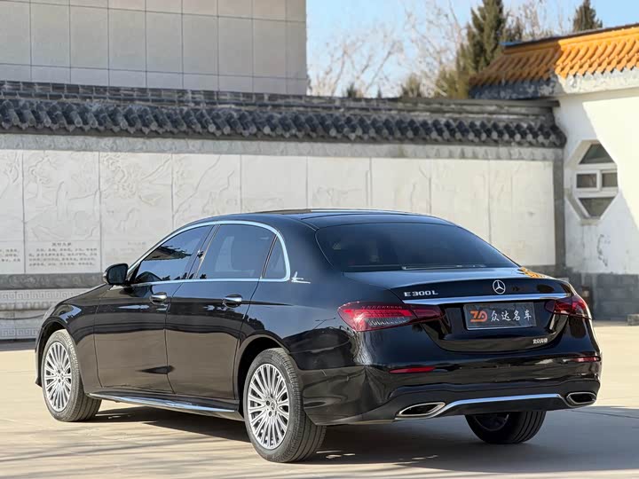 Mercedes-Benz E-Class 2023 E 300 L Fashion Edition - zdjęcie 18