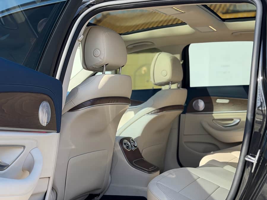 Mercedes-Benz E-Class 2023 E 300 L Fashion Edition - zdjęcie 7