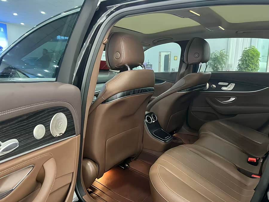 Mercedes-Benz E-Class 2023 E 300 L Luxury - zdjęcie 6
