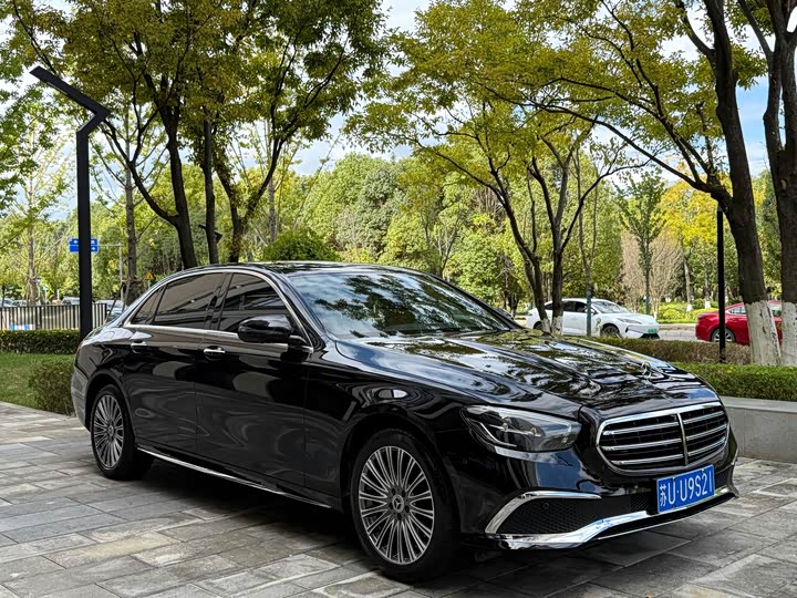 Mercedes-Benz E-Class 2023 E 300 L Sport Fashion Edition - zdjęcie 13