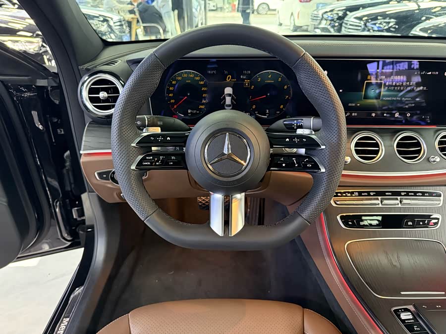 Mercedes-Benz E-Class 2023 E 300 L Sport Fashion Edition - zdjęcie 14