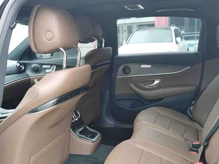 Mercedes-Benz E-Class 2023 E 300 L Sport Fashion Edition - zdjęcie 16