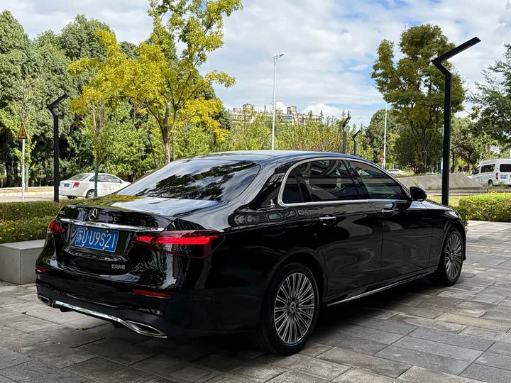 Mercedes-Benz E-Class 2023 E 300 L Sport Fashion Edition - zdjęcie 17