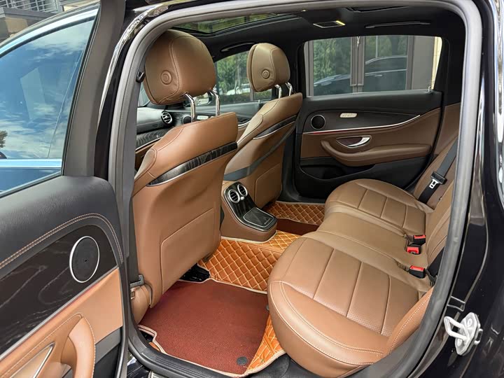 Mercedes-Benz E-Class 2023 E 300 L Sport Fashion Edition - zdjęcie 19