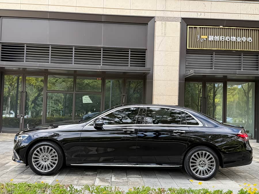 Mercedes-Benz E-Class 2023 E 300 L Sport Fashion Edition - zdjęcie 4