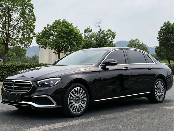 Mercedes-Benz E-Class 2023 Facelift E 300 L Fashion Edition - zdjęcie 11