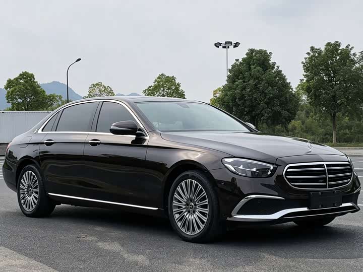 Mercedes-Benz E-Class 2023 Facelift E 300 L Fashion Edition - zdjęcie 13