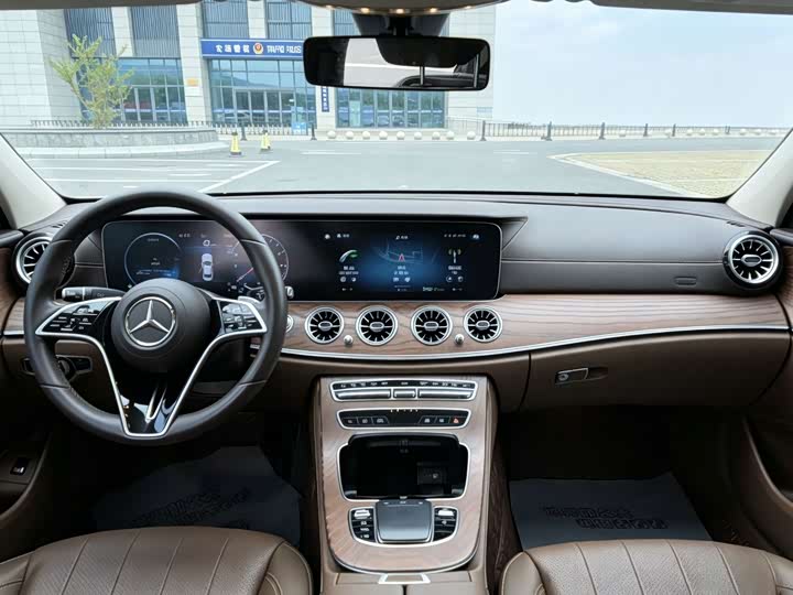 Mercedes-Benz E-Class 2023 Facelift E 300 L Fashion Edition - zdjęcie 15