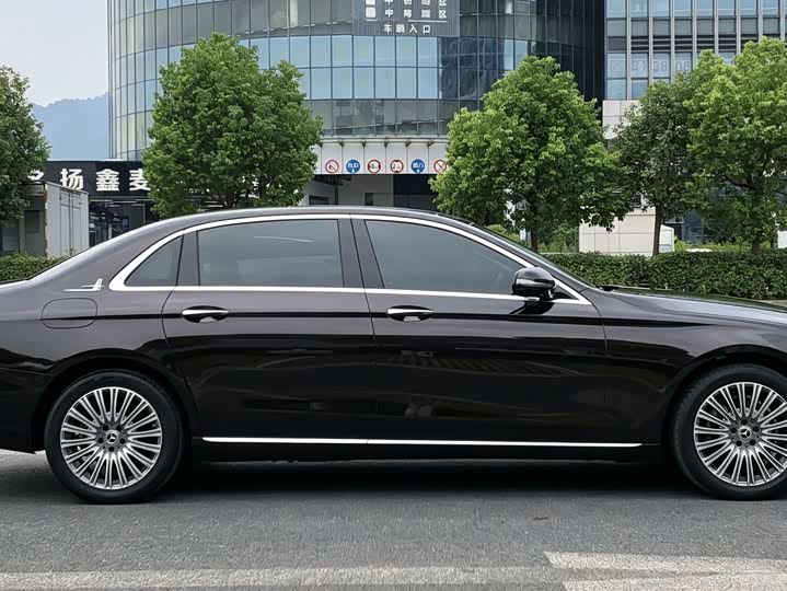 Mercedes-Benz E-Class 2023 Facelift E 300 L Fashion Edition - zdjęcie 18