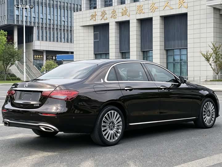 Mercedes-Benz E-Class 2023 Facelift E 300 L Fashion Edition - zdjęcie 20