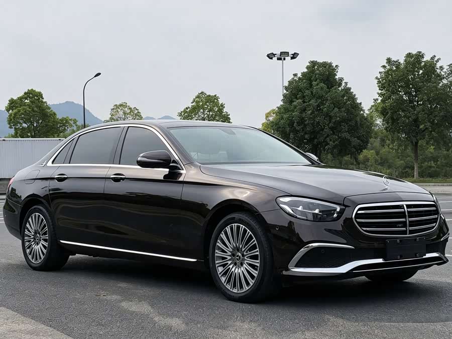 Mercedes-Benz E-Class 2023 Facelift E 300 L Fashion Edition - zdjęcie 3
