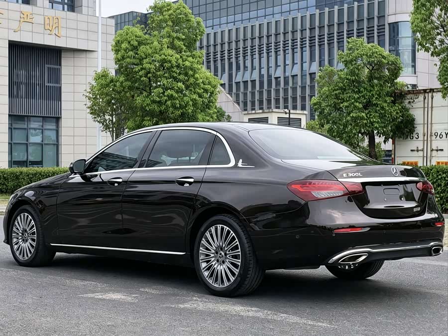 Mercedes-Benz E-Class 2023 Facelift E 300 L Fashion Edition - zdjęcie 7