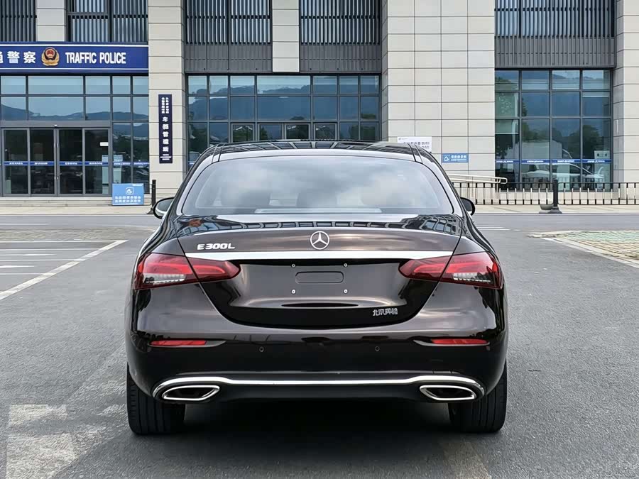 Mercedes-Benz E-Class 2023 Facelift E 300 L Fashion Edition - zdjęcie 9