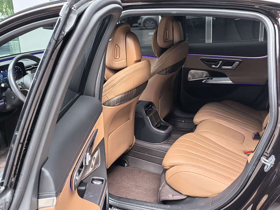 Mercedes-Benz E-Class 2024 E 300 L Luxury - zdjęcie 11
