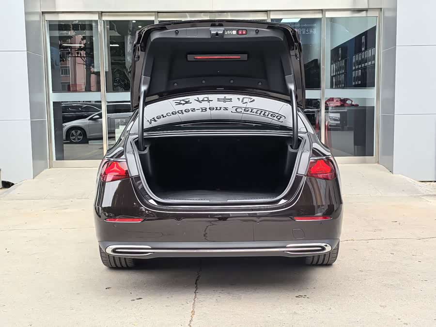 Mercedes-Benz E-Class 2024 E 300 L Luxury - zdjęcie 14