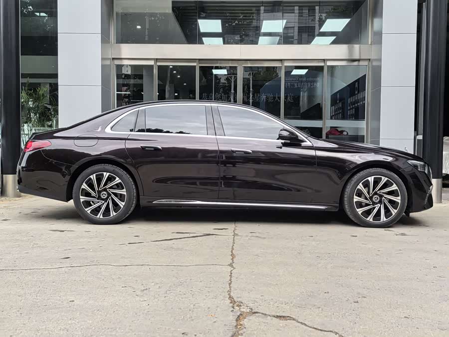 Mercedes-Benz E-Class 2024 E 300 L Luxury - zdjęcie 6