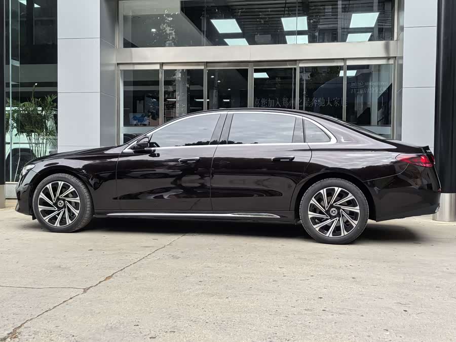 Mercedes-Benz E-Class 2024 E 300 L Luxury - zdjęcie 8