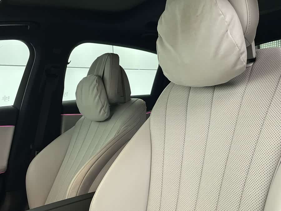 Mercedes-Benz E-Class 2025 E 300 L Luxury Sport - zdjęcie 12