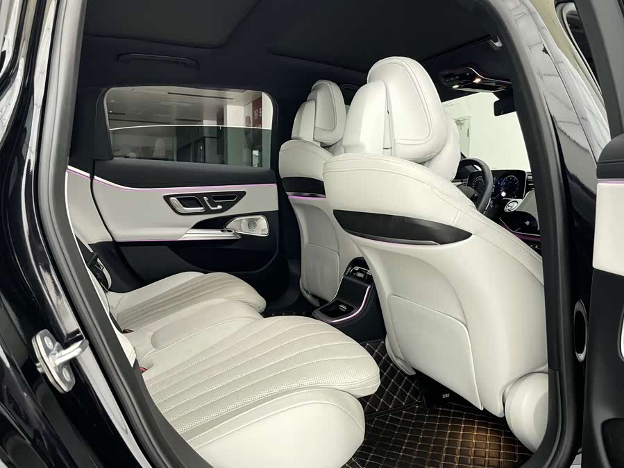 Mercedes-Benz E-Class 2025 E 300 L Luxury Sport - zdjęcie 17