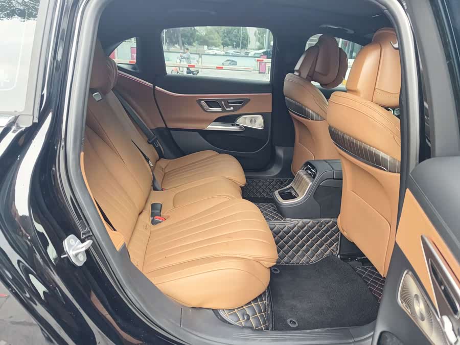Mercedes-Benz E-Class 2025 E 300 L Luxury - zdjęcie 11