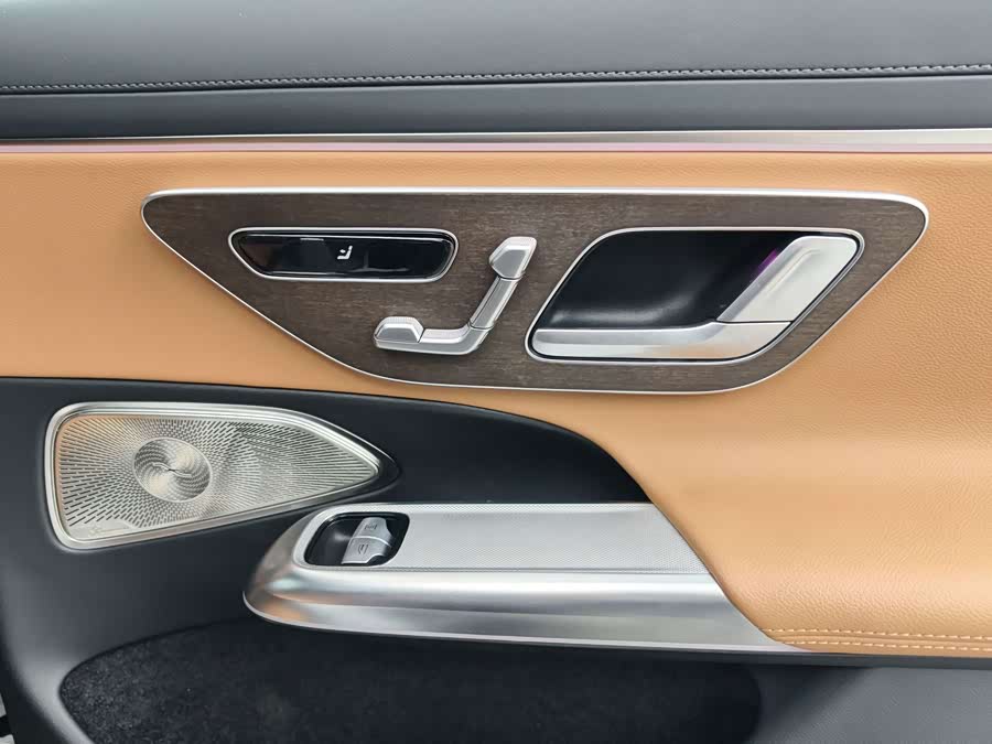 Mercedes-Benz E-Class 2025 E 300 L Luxury - zdjęcie 12