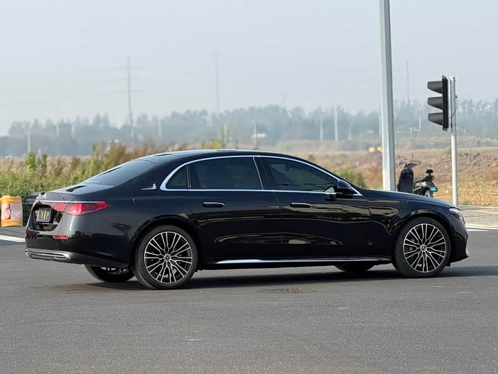 Mercedes-Benz E-Class 2025 E 300 L Luxury - zdjęcie 17