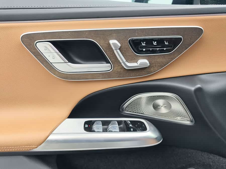 Mercedes-Benz E-Class 2025 E 300 L Luxury - zdjęcie 8