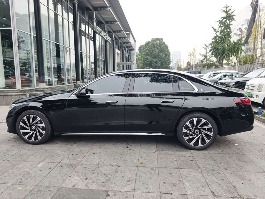 Mercedes-Benz E-Class 2025 E 300 L Luxury - zdjęcie 9