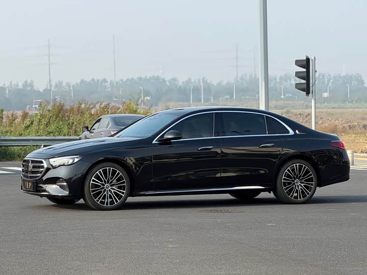Mercedes-Benz E-Class 2025 E 300 L Luxury - zdjęcie 10