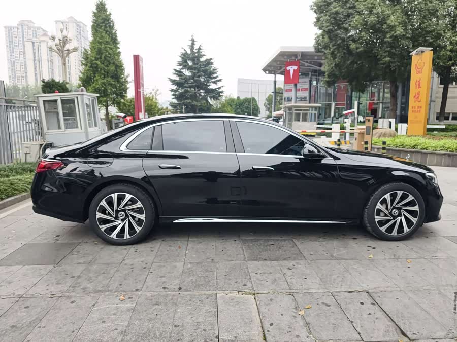 Mercedes-Benz E-Class 2025 E 300 L Luxury - zdjęcie 10