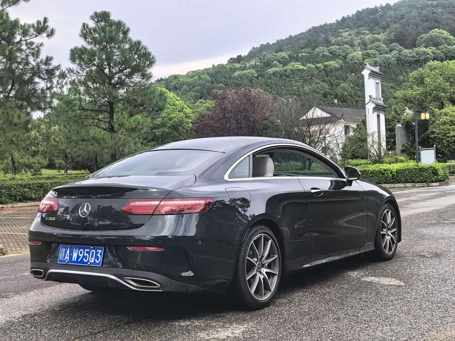Mercedes-Benz E-Class (Imported) 2023 E 260 Coupe - zdjęcie 13