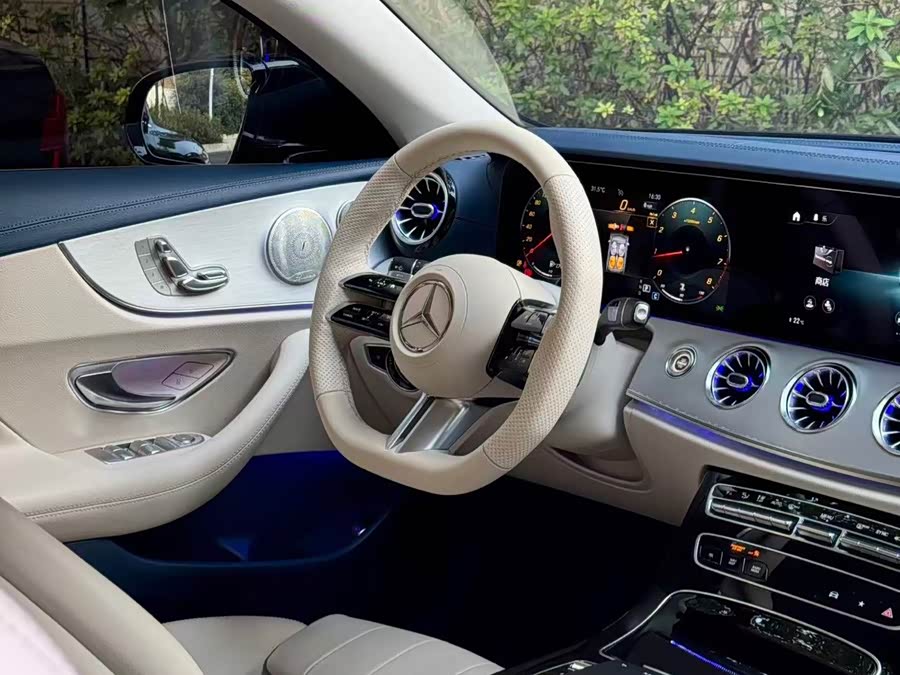 Mercedes-Benz E-Class (Imported) 2023 E 260 Coupe - zdjęcie 4