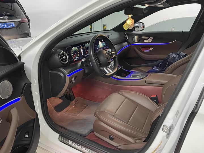 Mercedes-Benz E-Class (Imported) 2023 E 300 Luxury Sport - zdjęcie 14