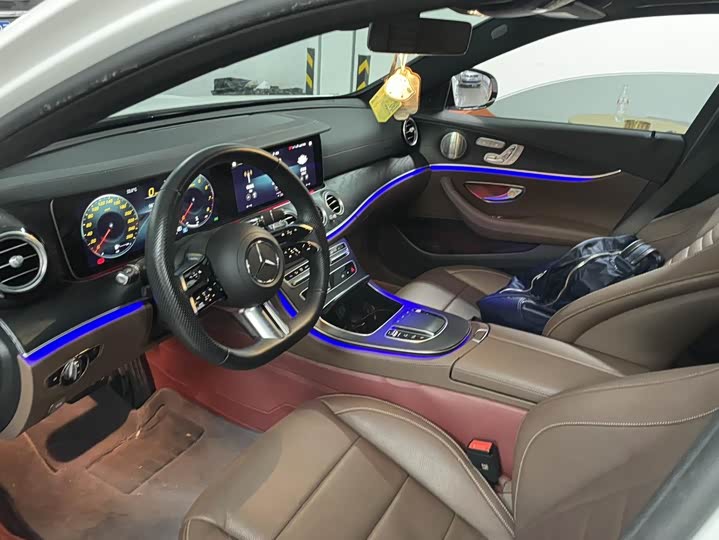 Mercedes-Benz E-Class (Imported) 2023 E 300 Luxury Sport - zdjęcie 18