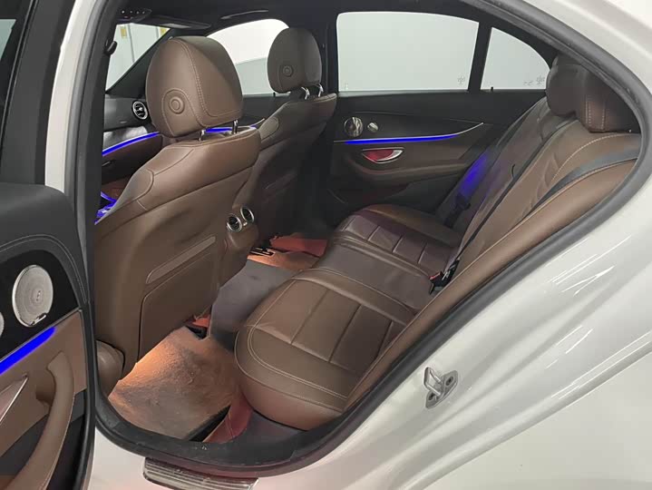 Mercedes-Benz E-Class (Imported) 2023 E 300 Luxury Sport - zdjęcie 19