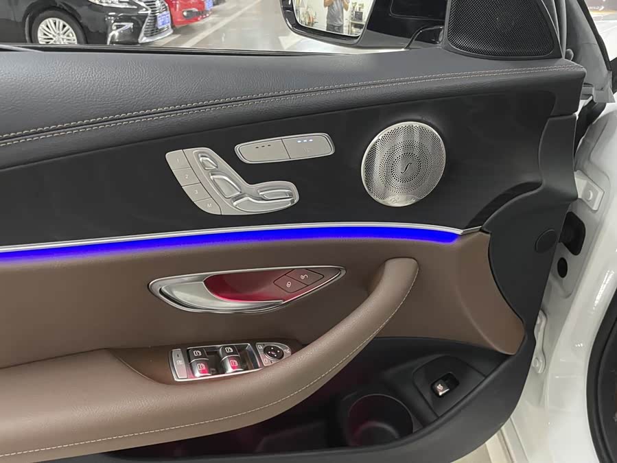 Mercedes-Benz E-Class (Imported) 2023 E 300 Luxury Sport - zdjęcie 5