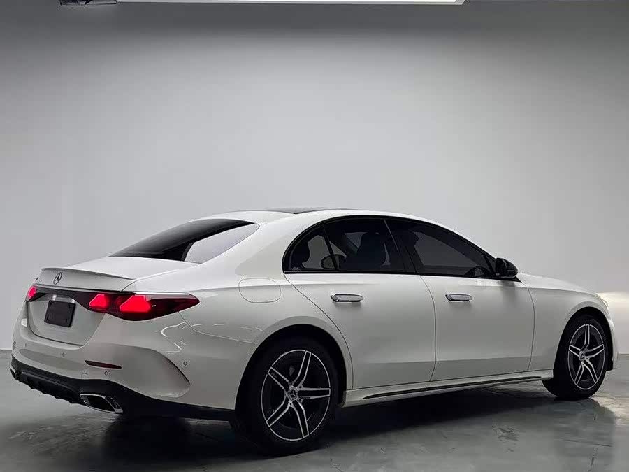 Mercedes-Benz E-Class (Imported) 2024 E 300 Fashion Sport - zdjęcie 17