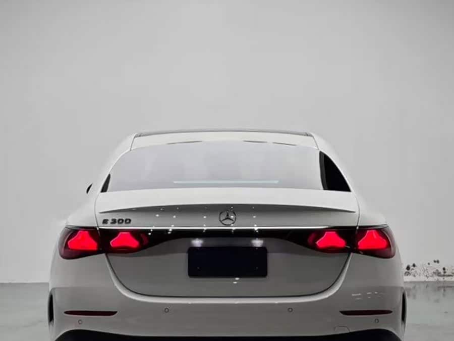 Mercedes-Benz E-Class (Imported) 2024 E 300 Fashion Sport - zdjęcie 18